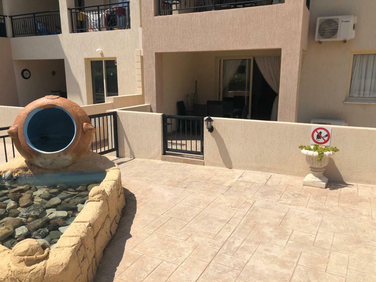 Royal Seacrest Apartment Paphos Extérieur photo