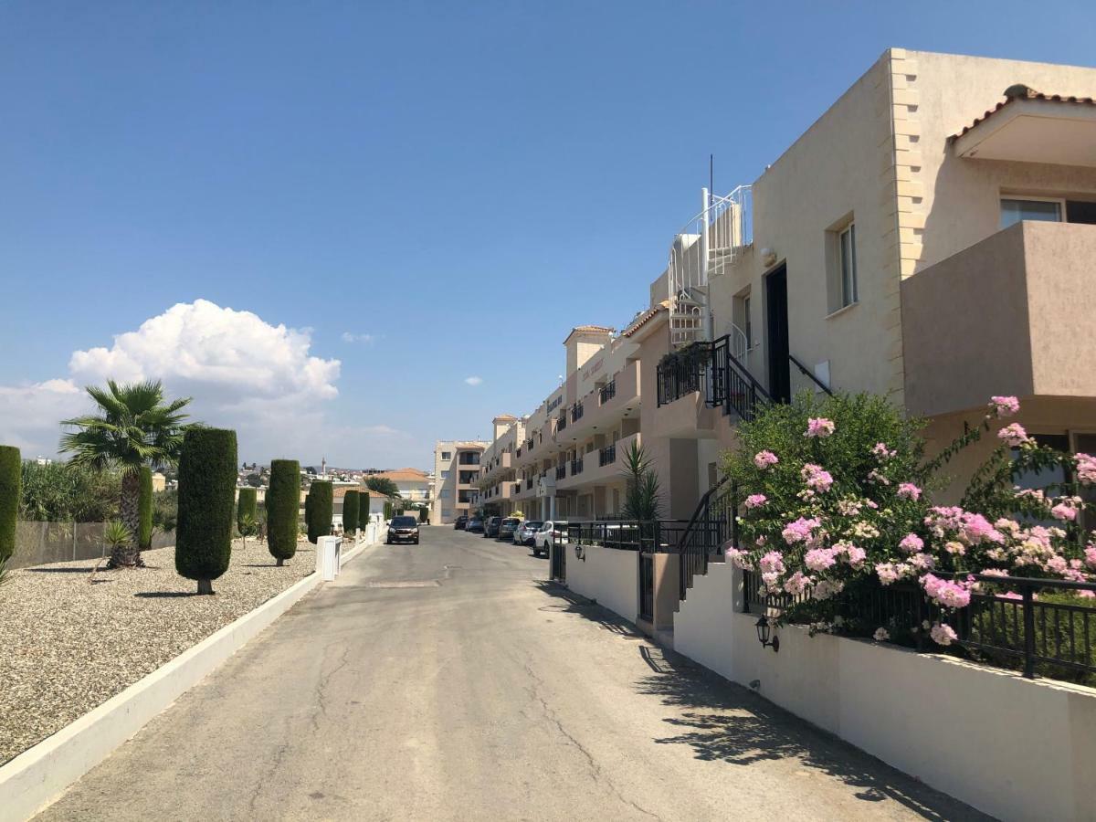 Royal Seacrest Apartment Paphos Extérieur photo