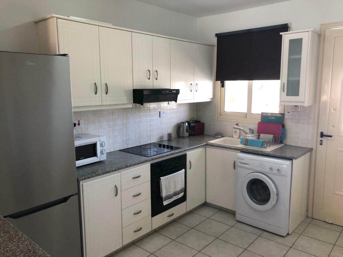 Royal Seacrest Apartment Paphos Extérieur photo