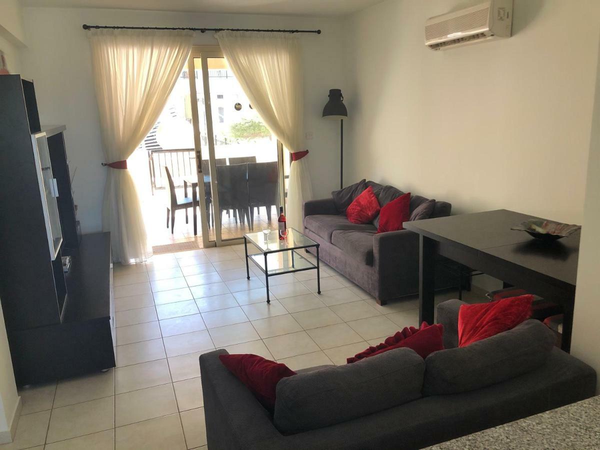 Royal Seacrest Apartment Paphos Extérieur photo