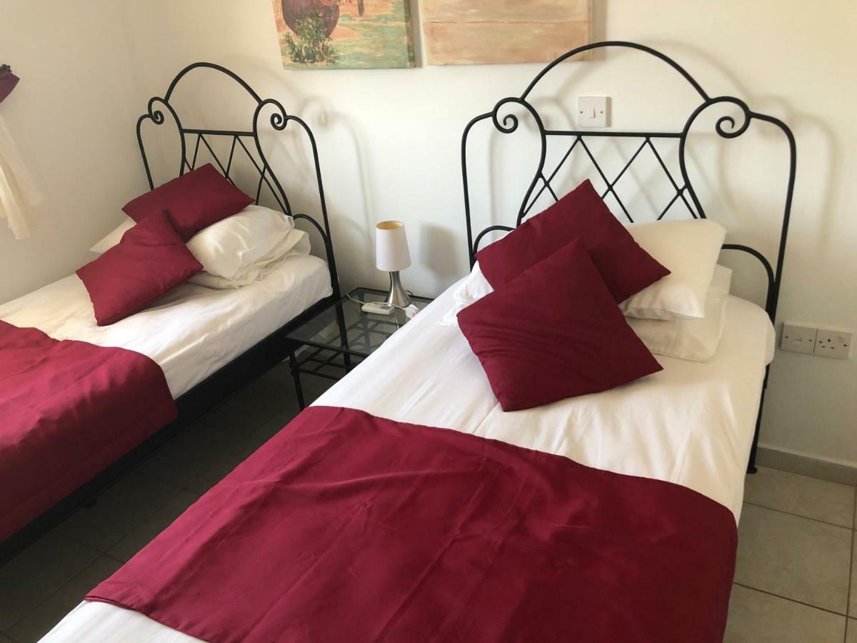 Royal Seacrest Apartment Paphos Extérieur photo