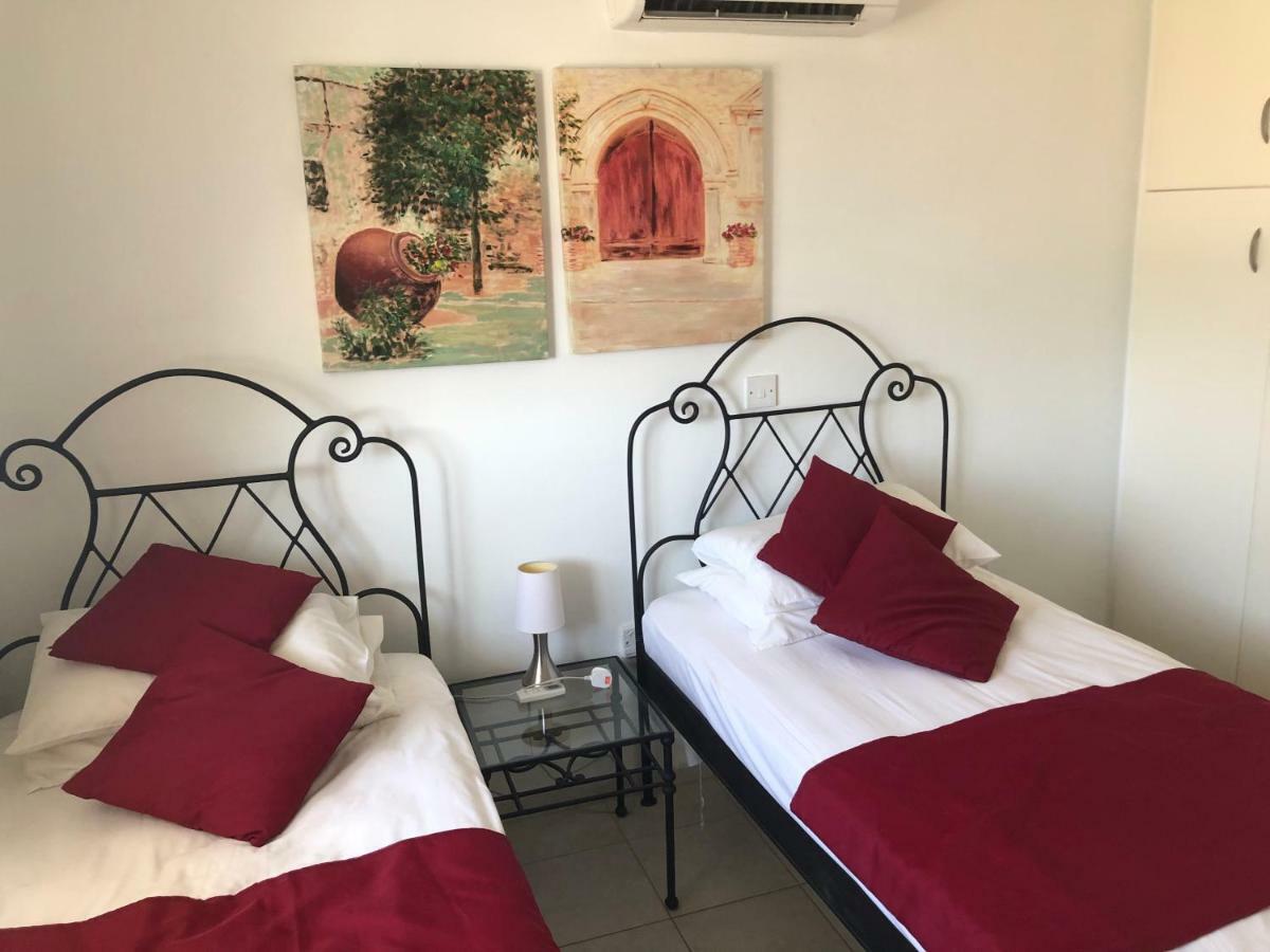 Royal Seacrest Apartment Paphos Extérieur photo