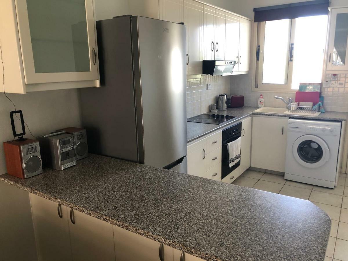 Royal Seacrest Apartment Paphos Extérieur photo