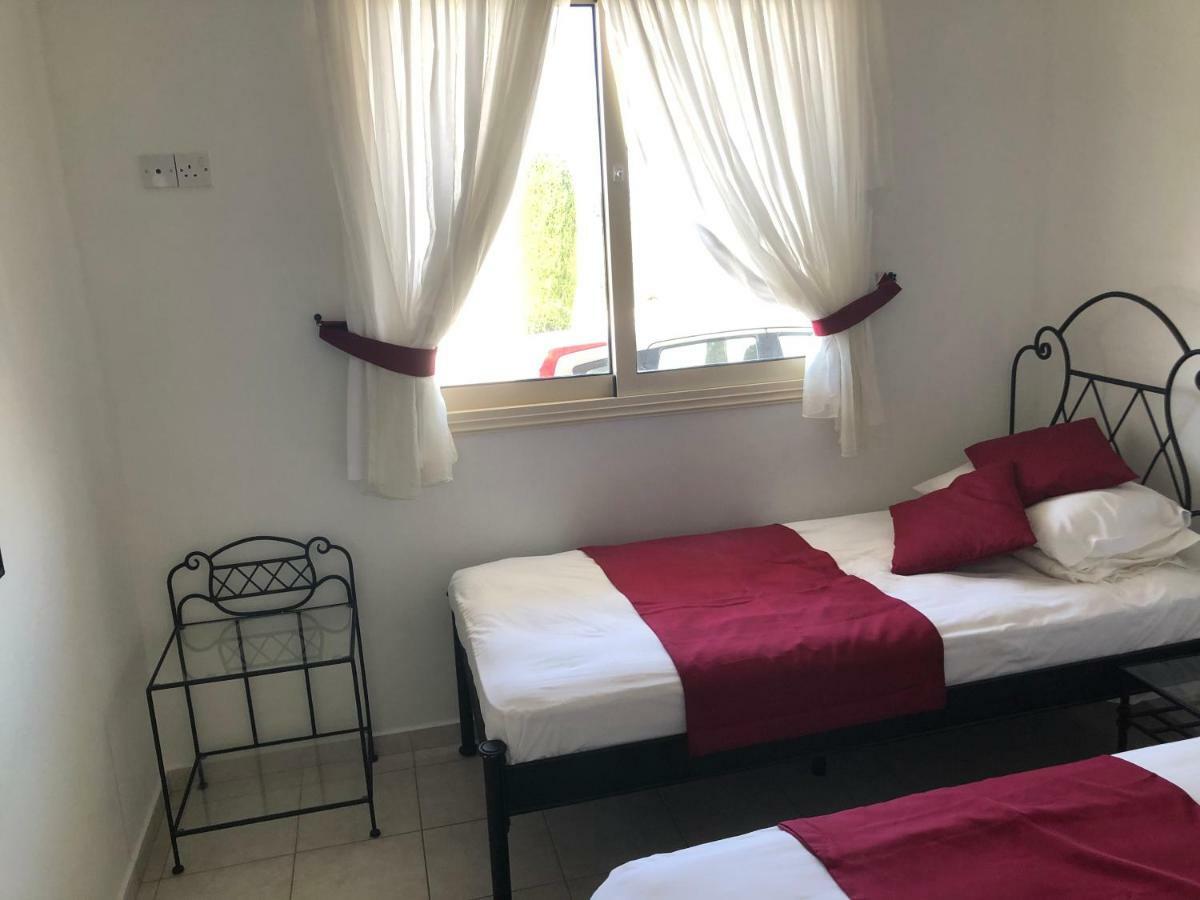 Royal Seacrest Apartment Paphos Extérieur photo
