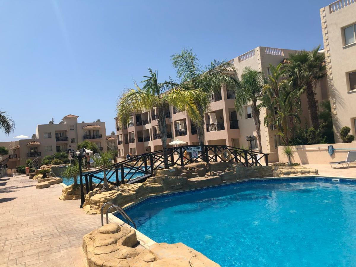 Royal Seacrest Apartment Paphos Extérieur photo