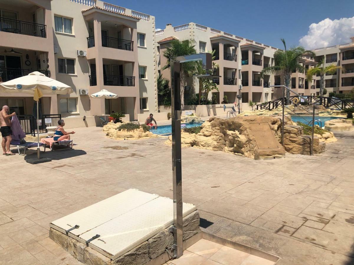 Royal Seacrest Apartment Paphos Extérieur photo