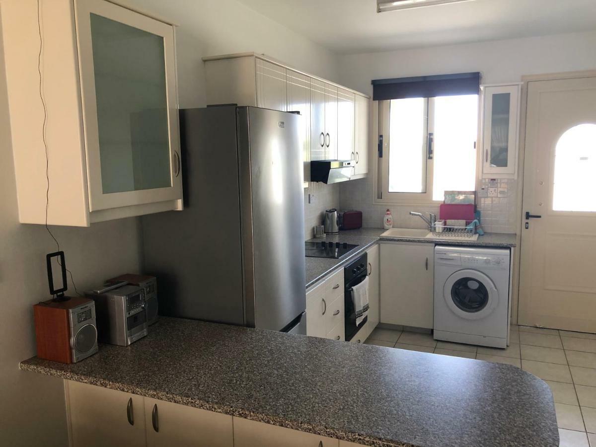 Royal Seacrest Apartment Paphos Extérieur photo
