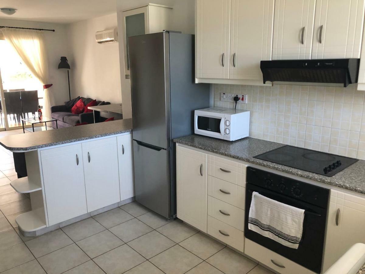 Royal Seacrest Apartment Paphos Extérieur photo
