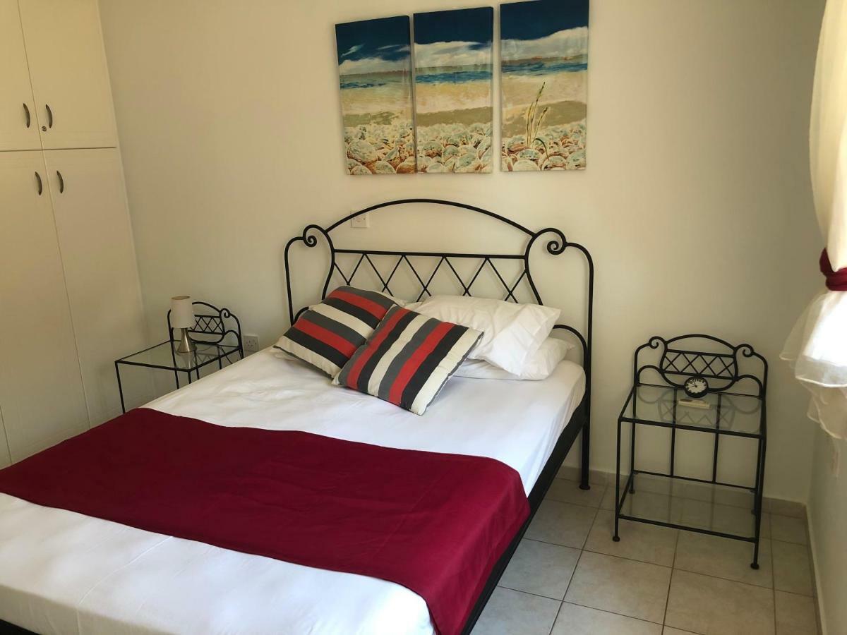 Royal Seacrest Apartment Paphos Extérieur photo
