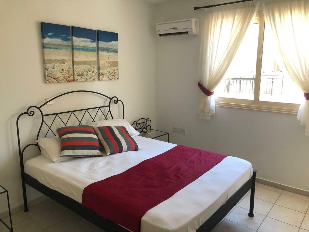 Royal Seacrest Apartment Paphos Extérieur photo