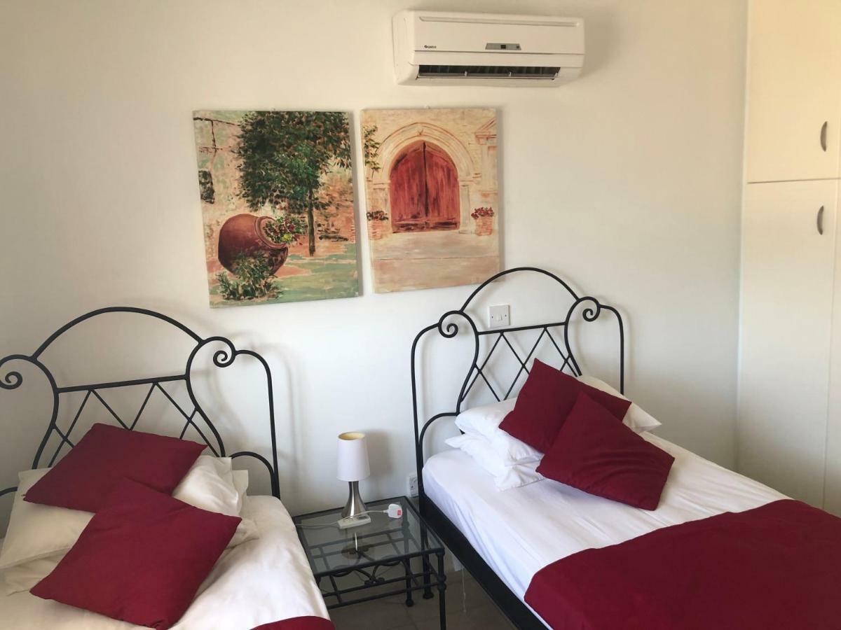 Royal Seacrest Apartment Paphos Extérieur photo