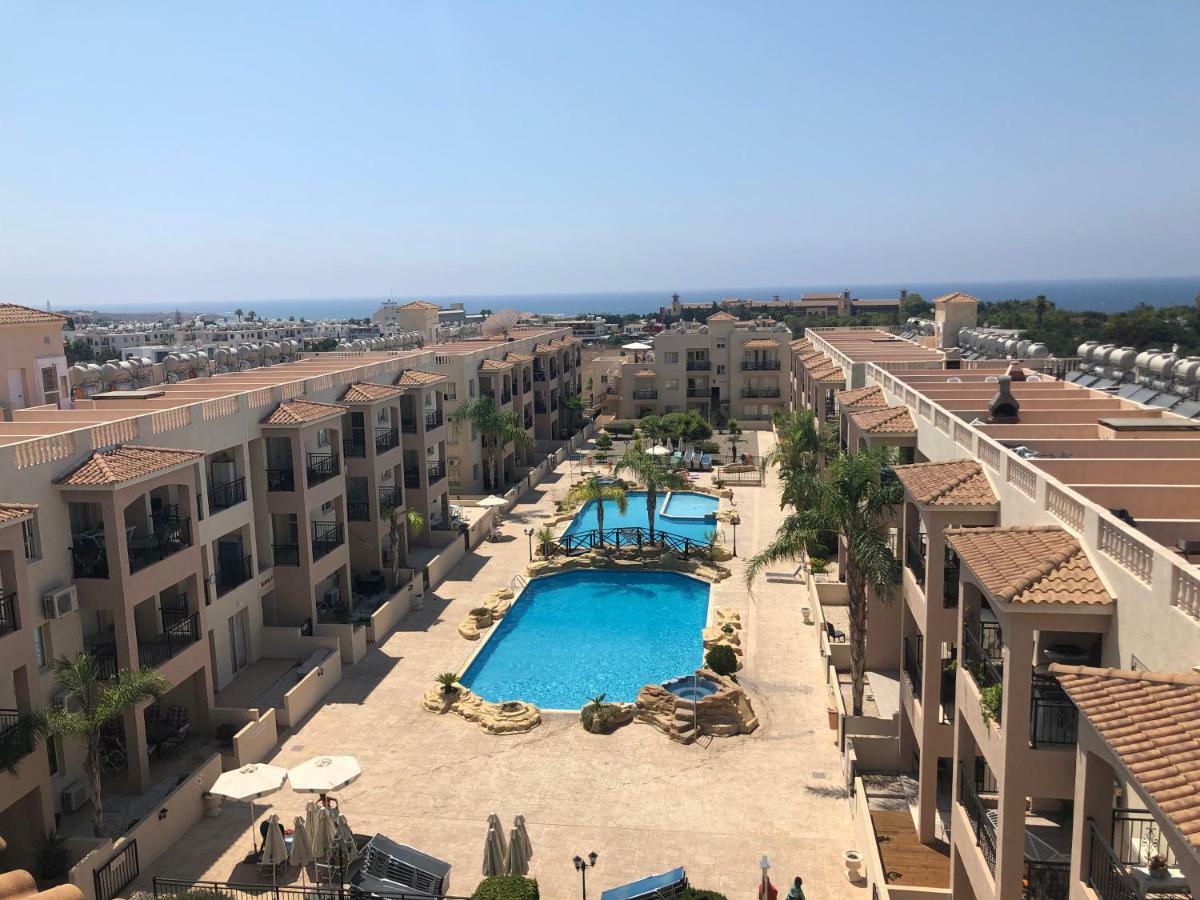 Royal Seacrest Apartment Paphos Extérieur photo